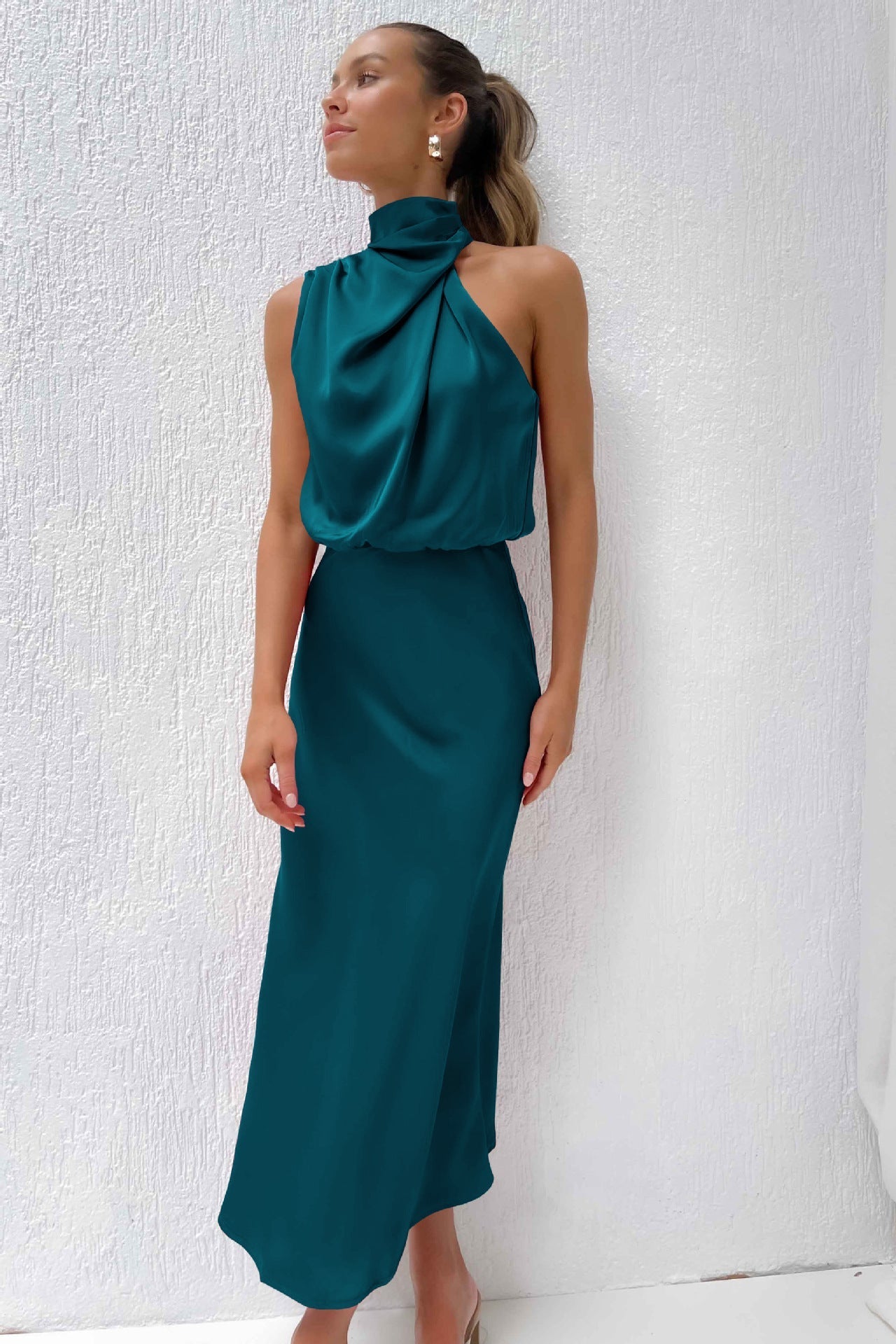 Backless Halter Neck Flowy Maxi Dress
