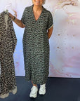 V-neck short-sleeved leopard print dress