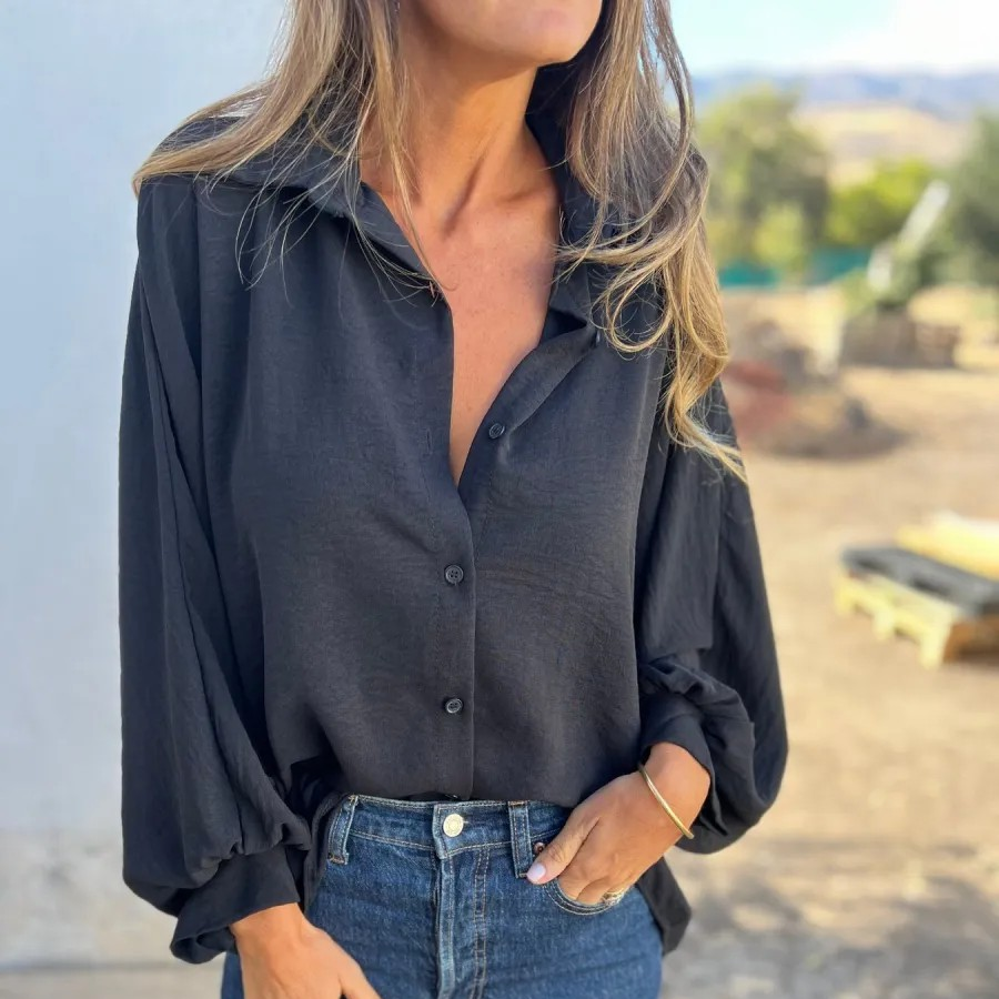 Stylish Oversized Blouse – Flowy, Lightweight & Effortless Fit for Elevated Everyday Looks