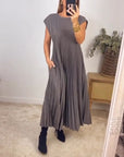 Chic Sleeveless Dress with Flowing Pleats