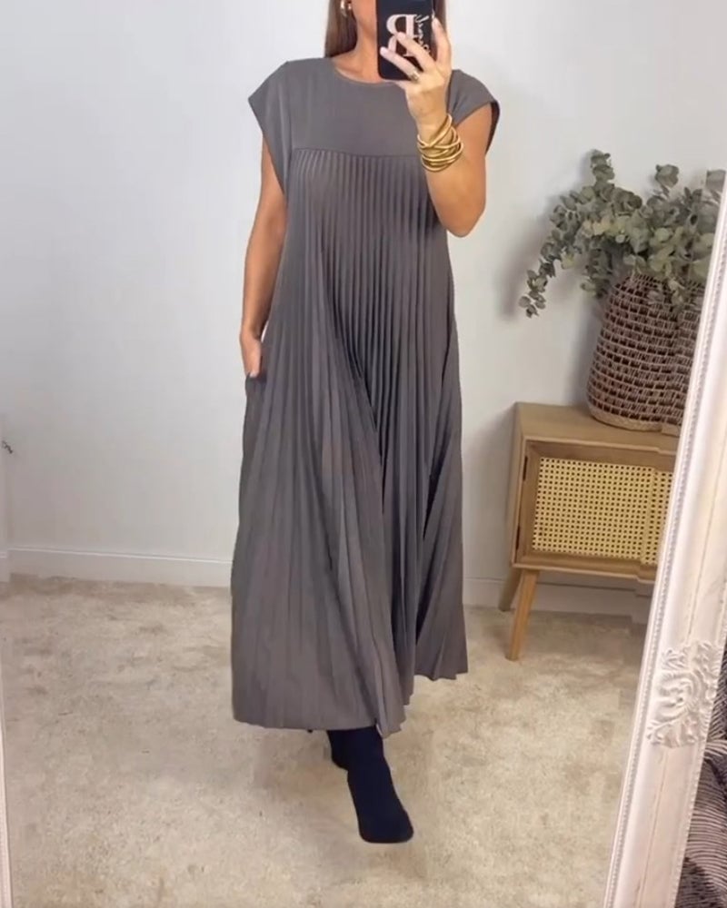 Chic Sleeveless Dress with Flowing Pleats