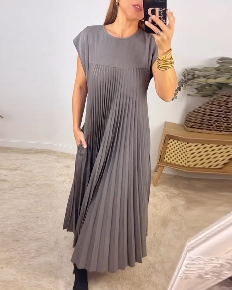Chic Sleeveless Dress with Flowing Pleats