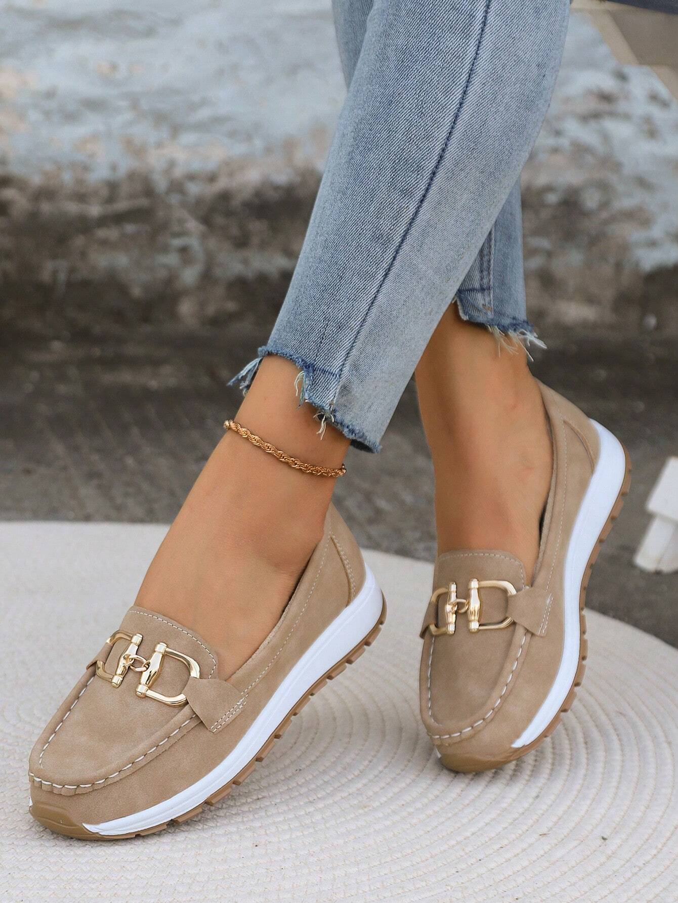 Elegant Flat Loafers with Buckle Design