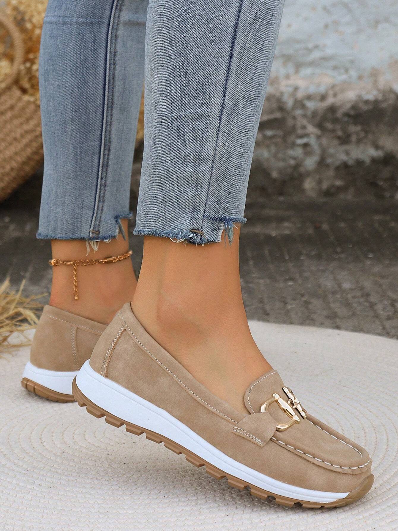Elegant Flat Loafers with Buckle Design