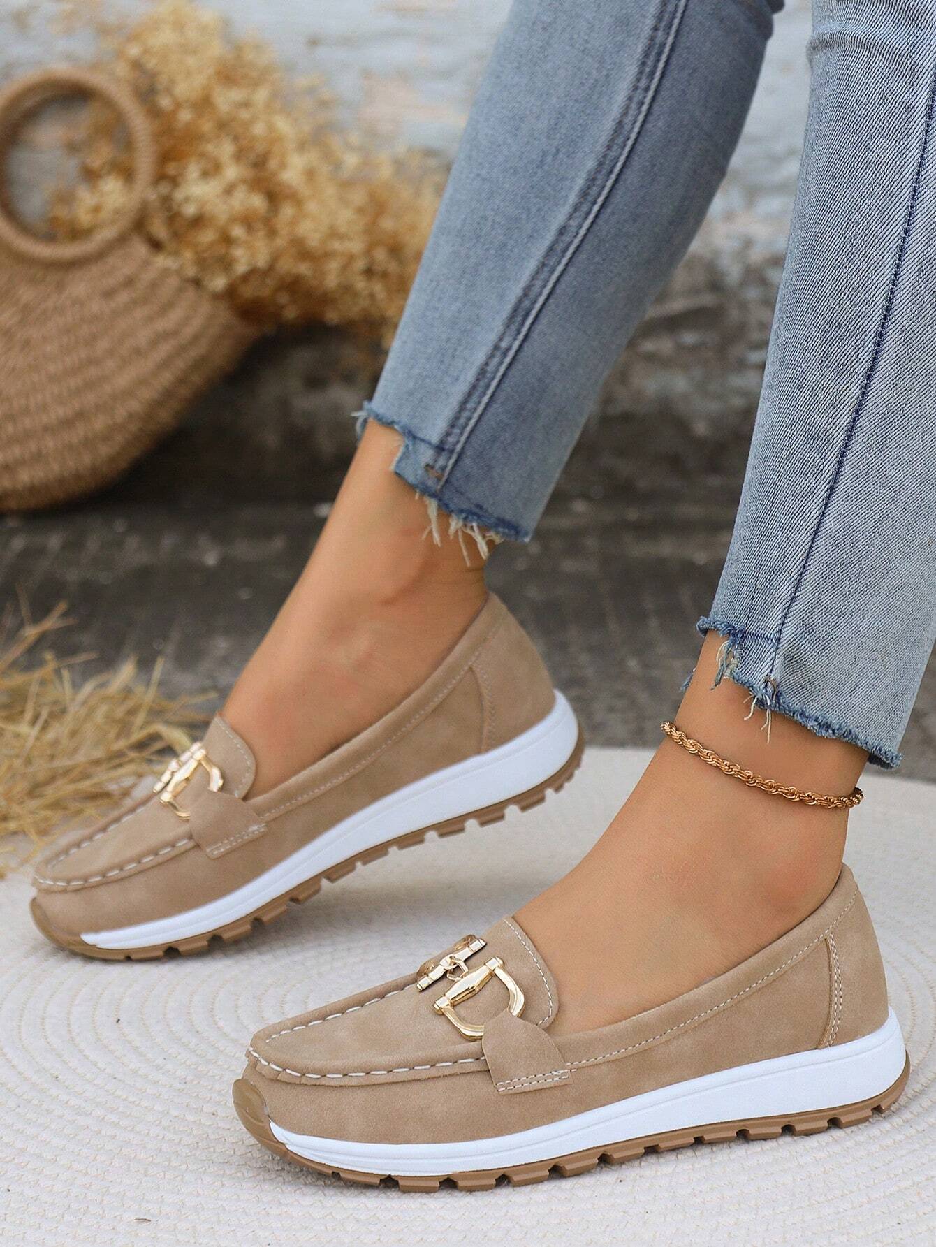 Elegant Flat Loafers with Buckle Design
