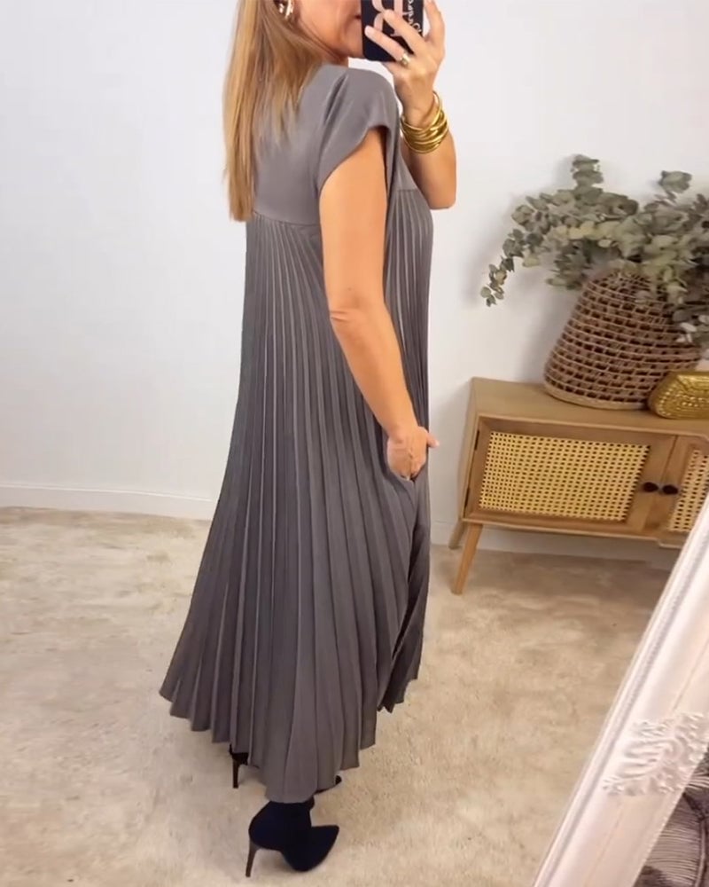 Chic Sleeveless Dress with Flowing Pleats