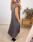 Chic Sleeveless Dress with Flowing Pleats