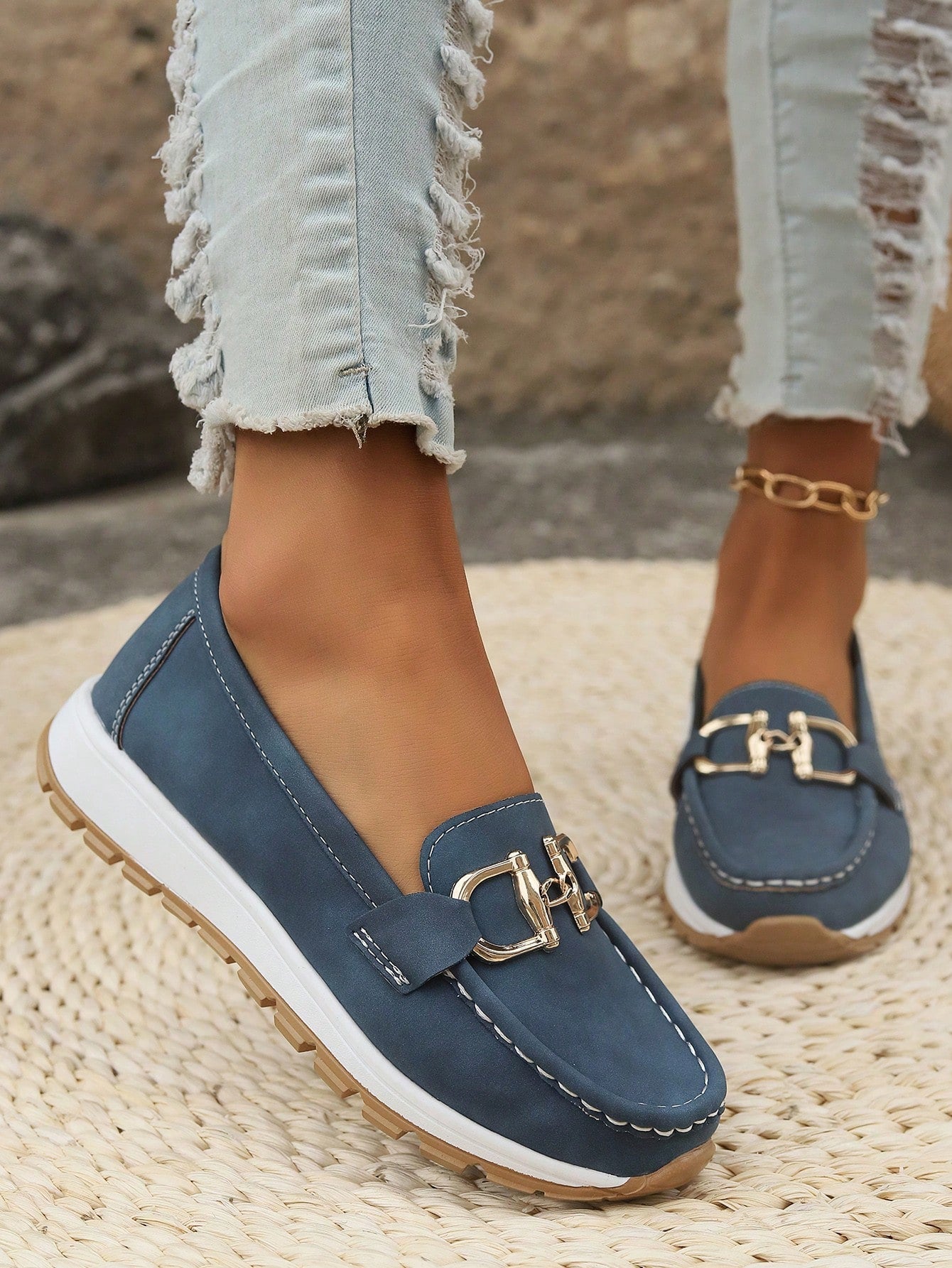 Elegant Flat Loafers with Buckle Design
