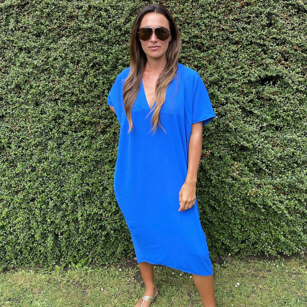 Chic Black Flow Dress with Handy Pockets