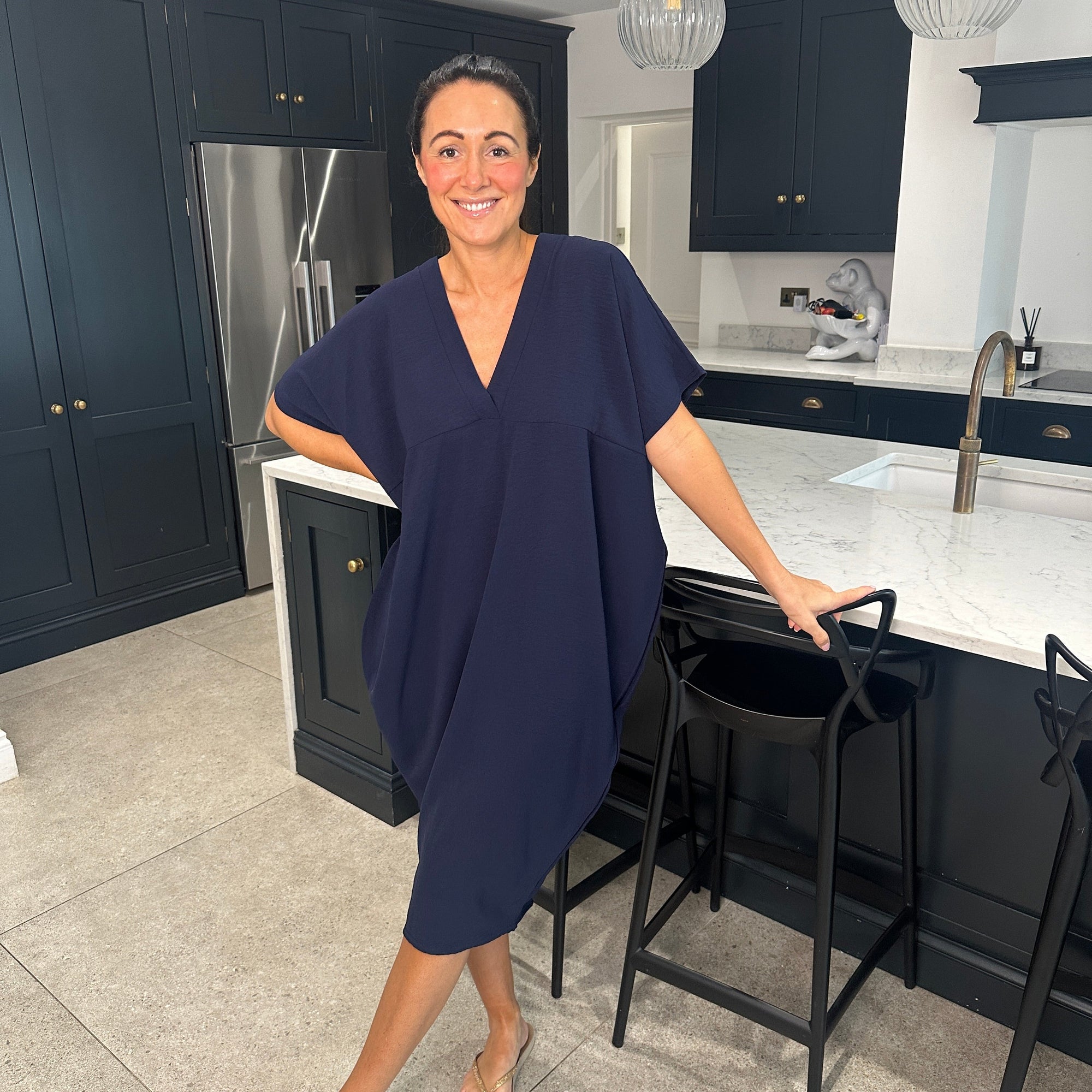 Chic Black Flow Dress with Handy Pockets