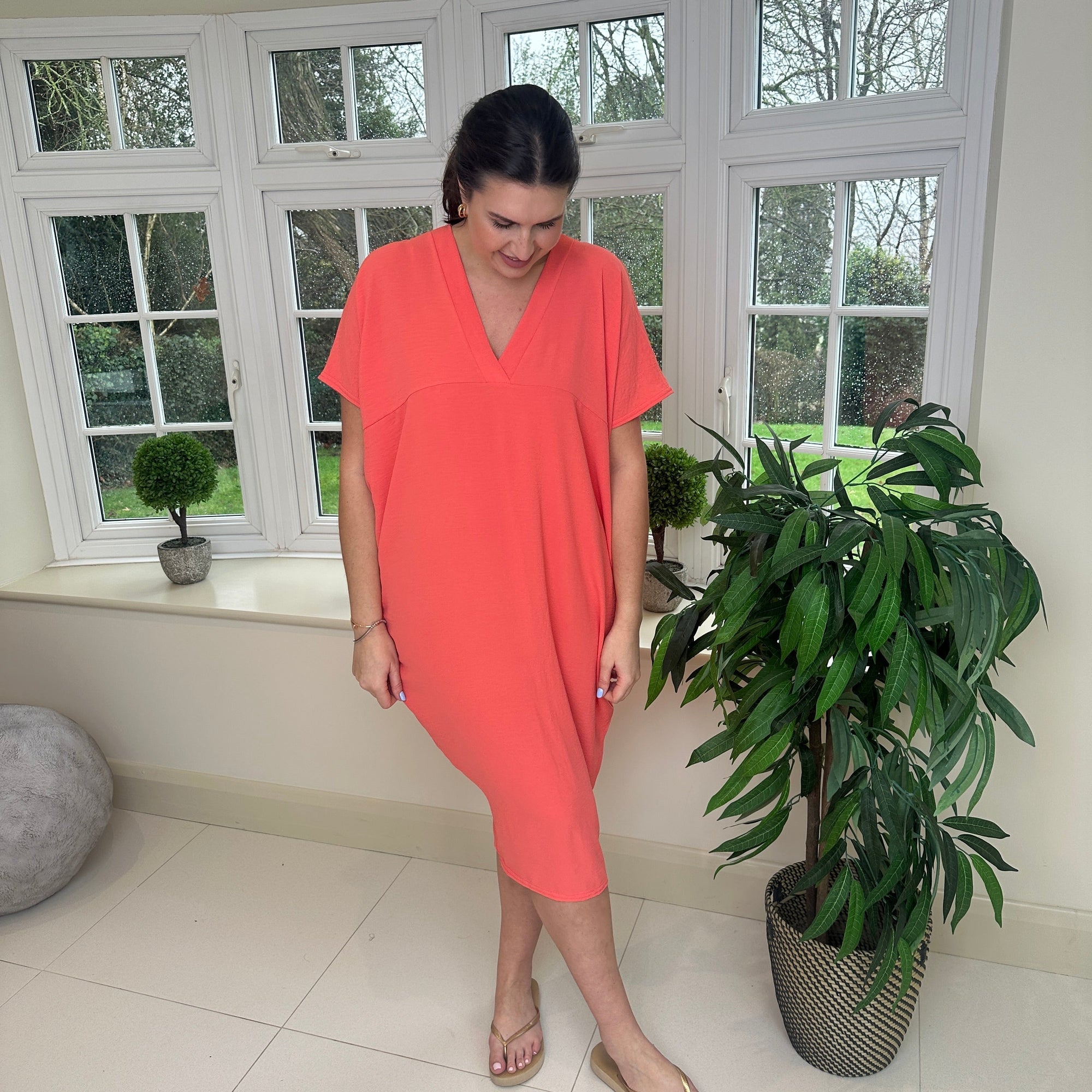 Chic Black Flow Dress with Handy Pockets