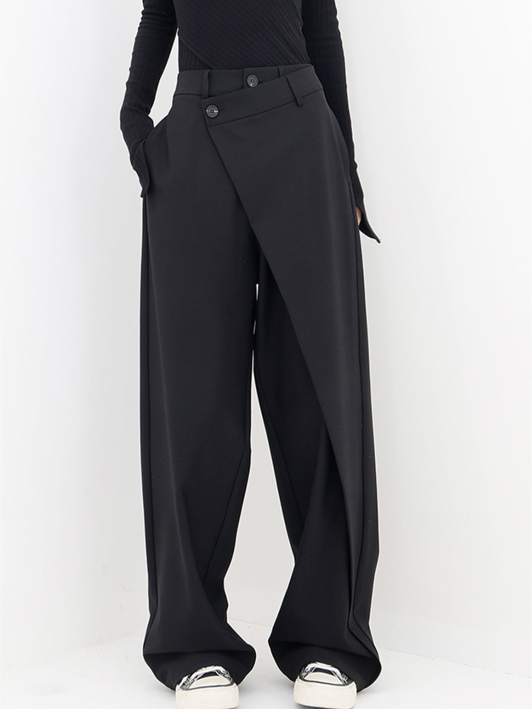 Fashionable asymmetric trousers