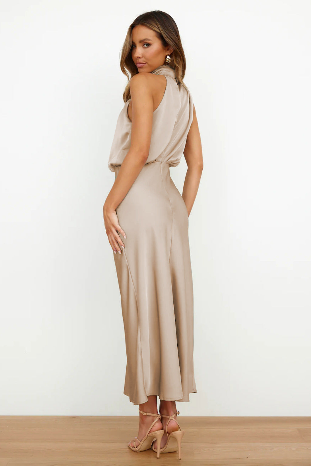 Backless Halter Neck Flowy Maxi Dress