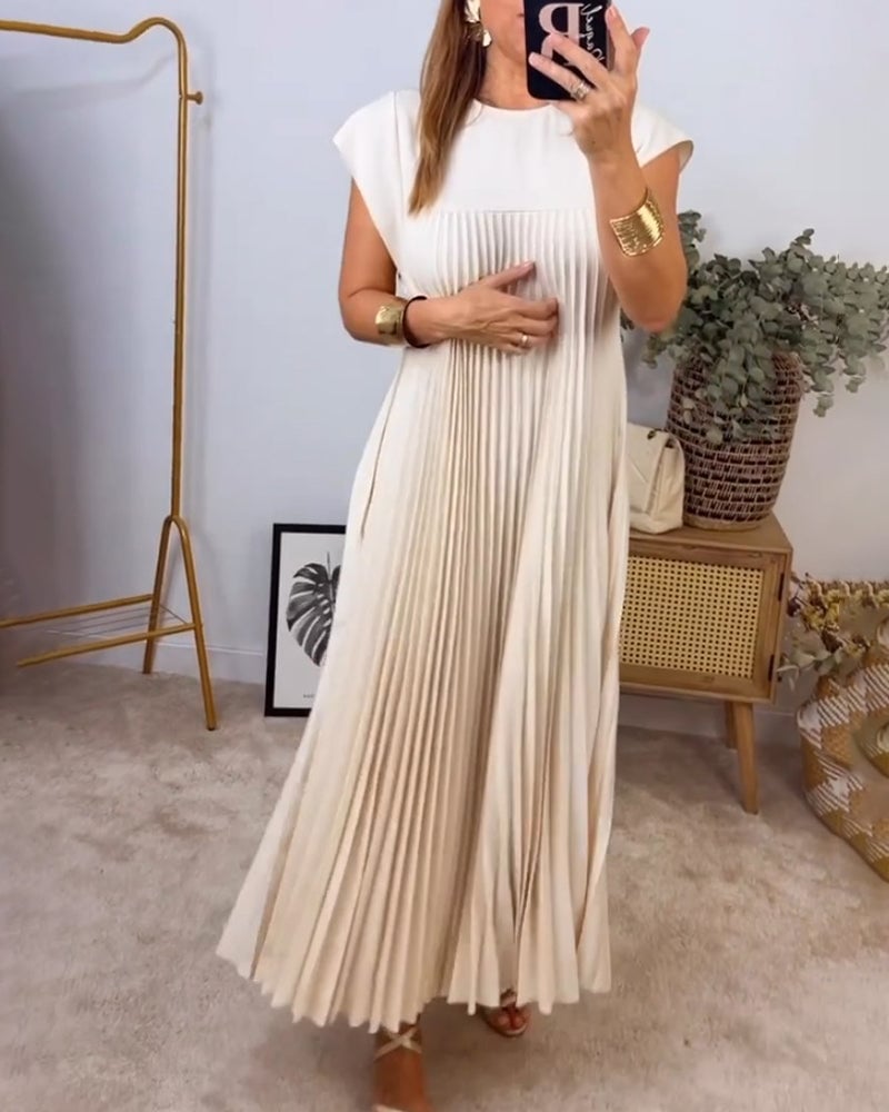 Chic Sleeveless Dress with Flowing Pleats