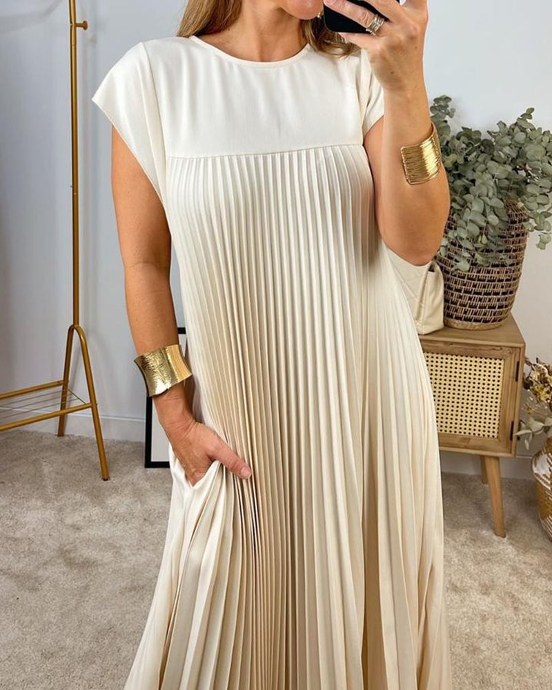 Chic Sleeveless Dress with Flowing Pleats