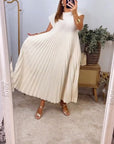 Chic Sleeveless Dress with Flowing Pleats