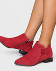 Modern Knit Boots for Everyday Style