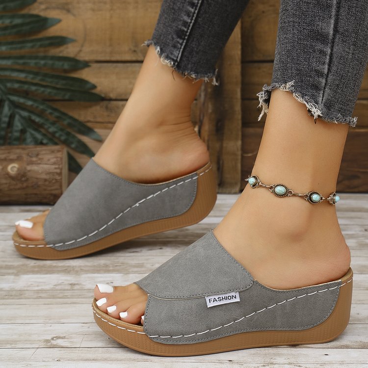 Trendy Wide Stripe Slippers – Soft, Easy-to-Style Slides for Relaxed Summer Comfort