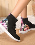Comfortable mid-high sneakers with floral detail on the heel