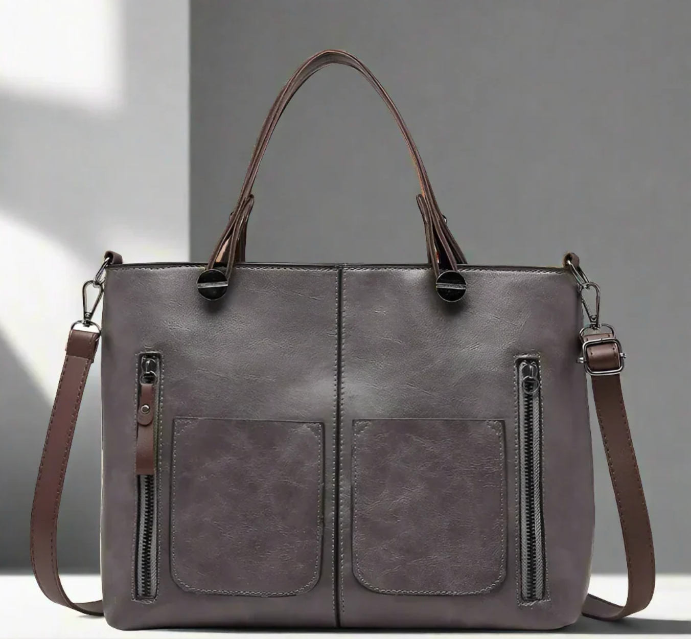 Vintage Style Bag with Classic Charm