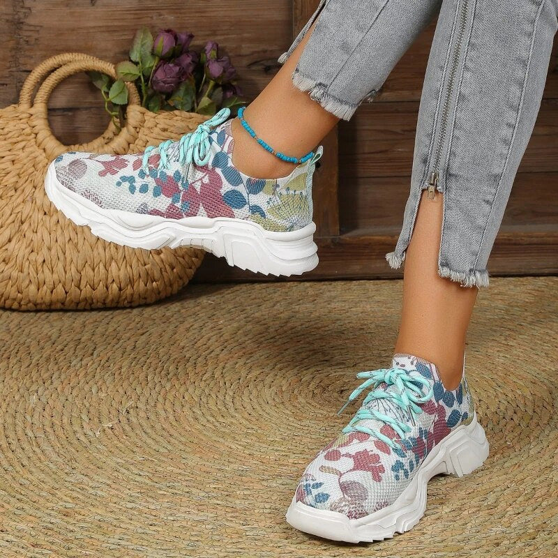 Casual mesh sneakers with ergonomic sole and floral details