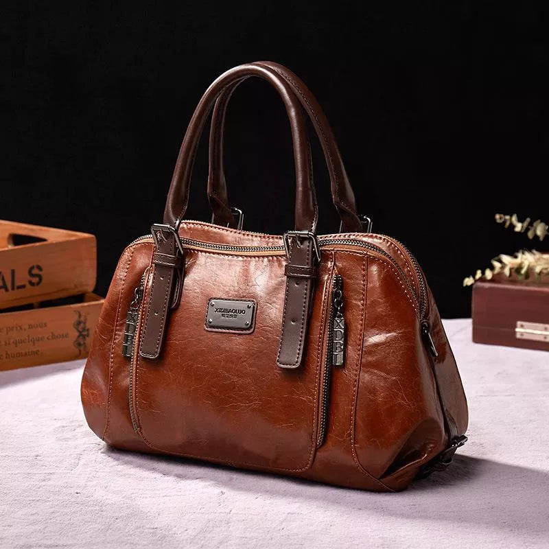 Chic Handbag with Modern Appeal