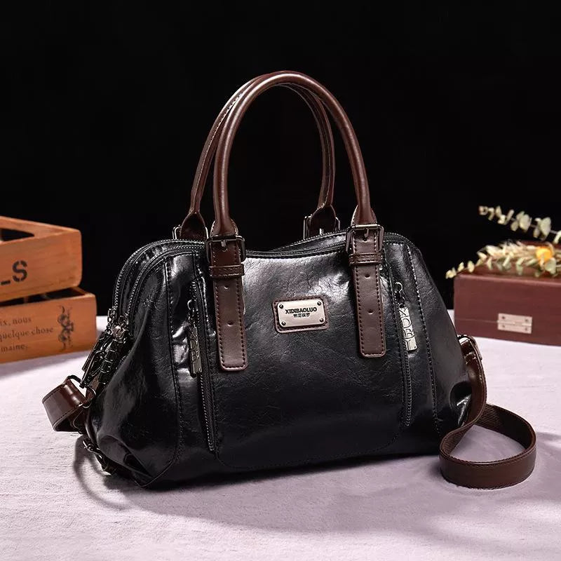 Chic Handbag with Modern Appeal