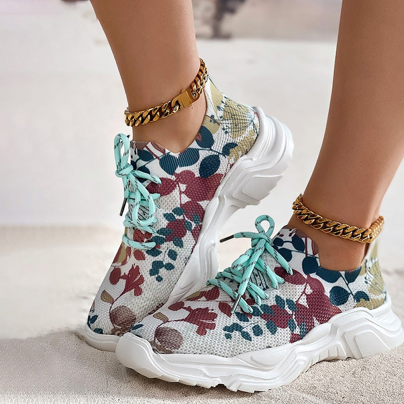 Casual mesh sneakers with ergonomic sole and floral details