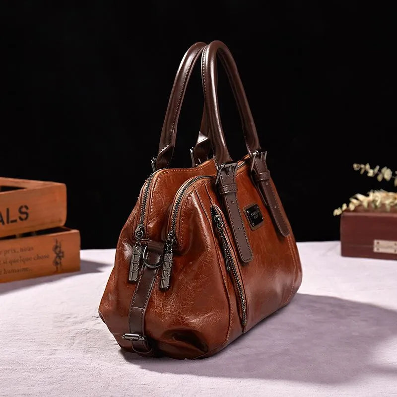 Chic Handbag with Modern Appeal