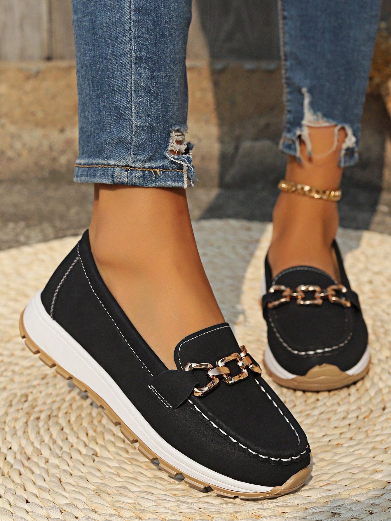 Elegant Flat Loafers with Buckle Design