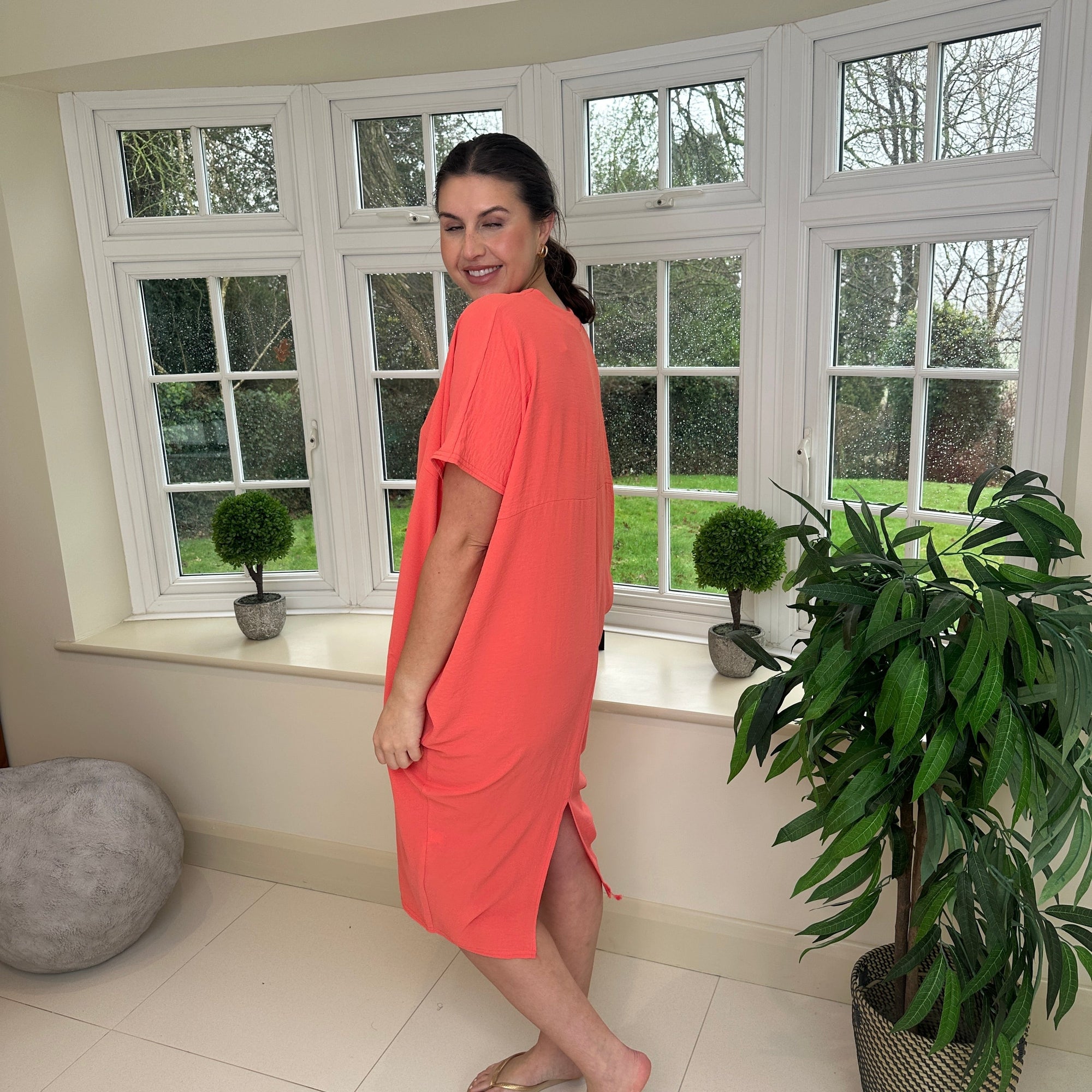 Chic Black Flow Dress with Handy Pockets