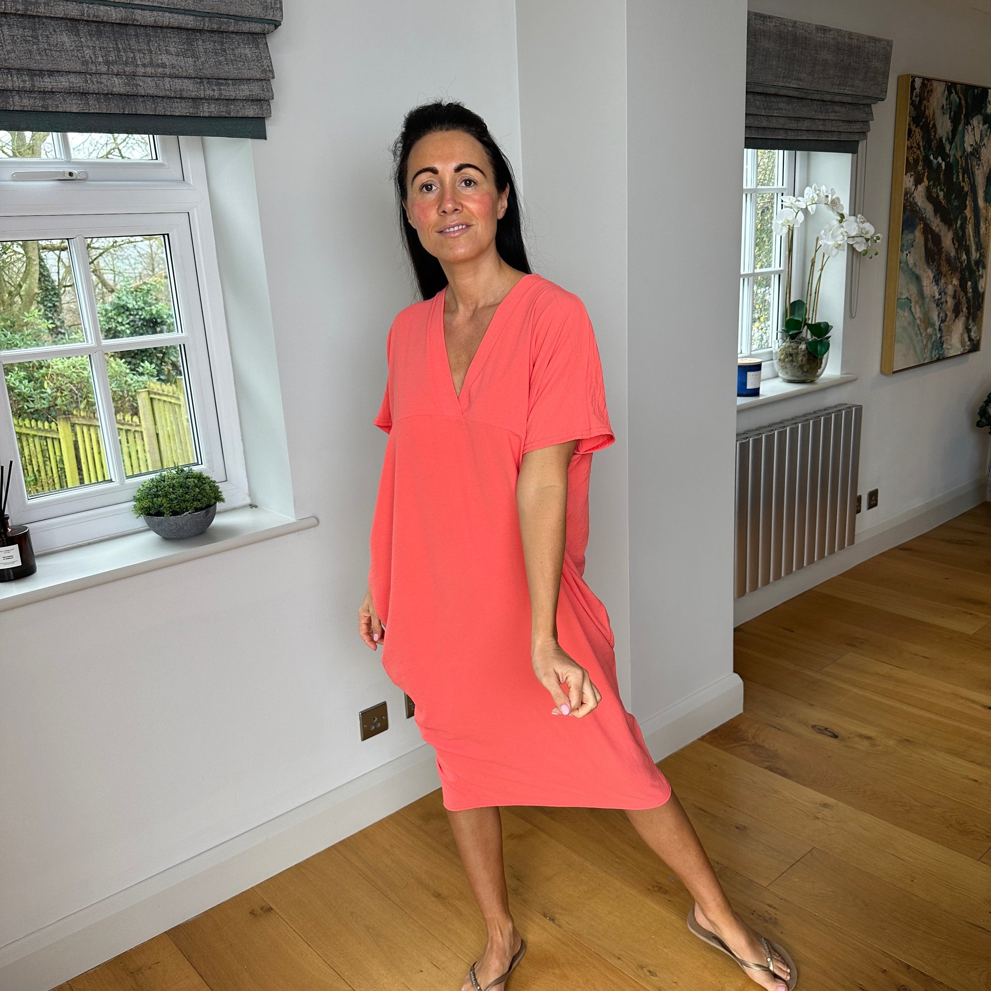 Chic Black Flow Dress with Handy Pockets