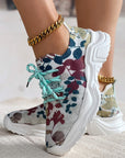 Casual mesh sneakers with ergonomic sole and floral details