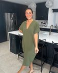 Chic Black Flow Dress with Handy Pockets