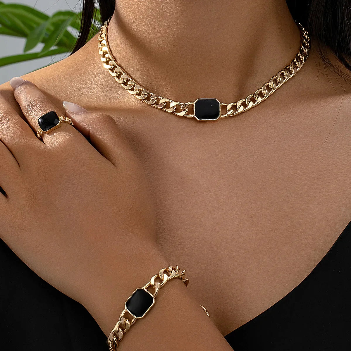 Refined Jewelry Set with Delicate Shine