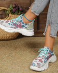 Casual mesh sneakers with ergonomic sole and floral details