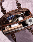 Chic Handbag with Modern Appeal